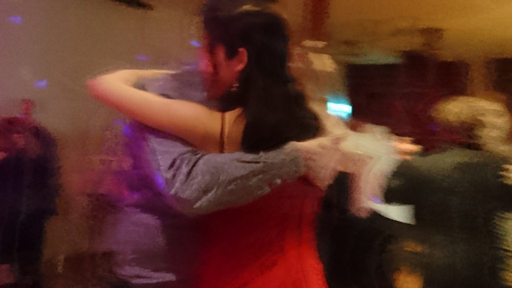 Red Dress On – Dancing Argentine tango upstairs in the Tango Terra milonga at Seven Dials Social Club, Covent Garden, London | March 2018 | Sony Xperia Z5